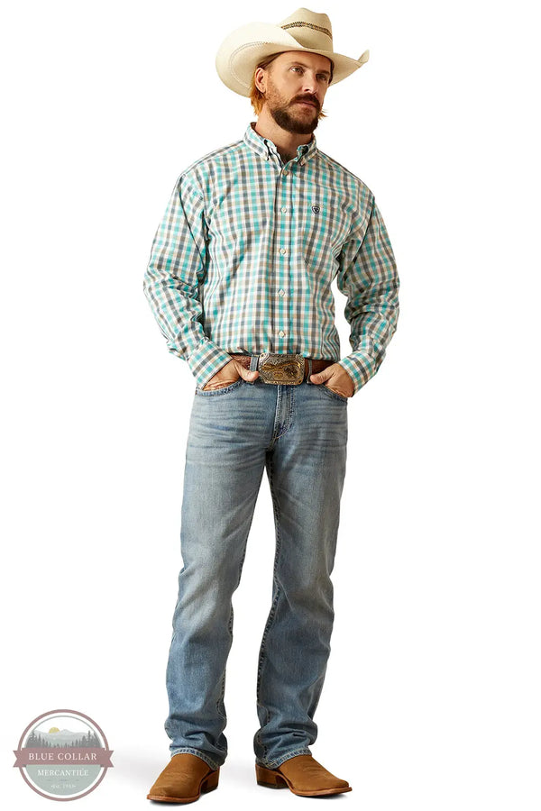Ariat 10054738 Pro Series Johnathan Classic Fit Long Sleeve Shirt, model