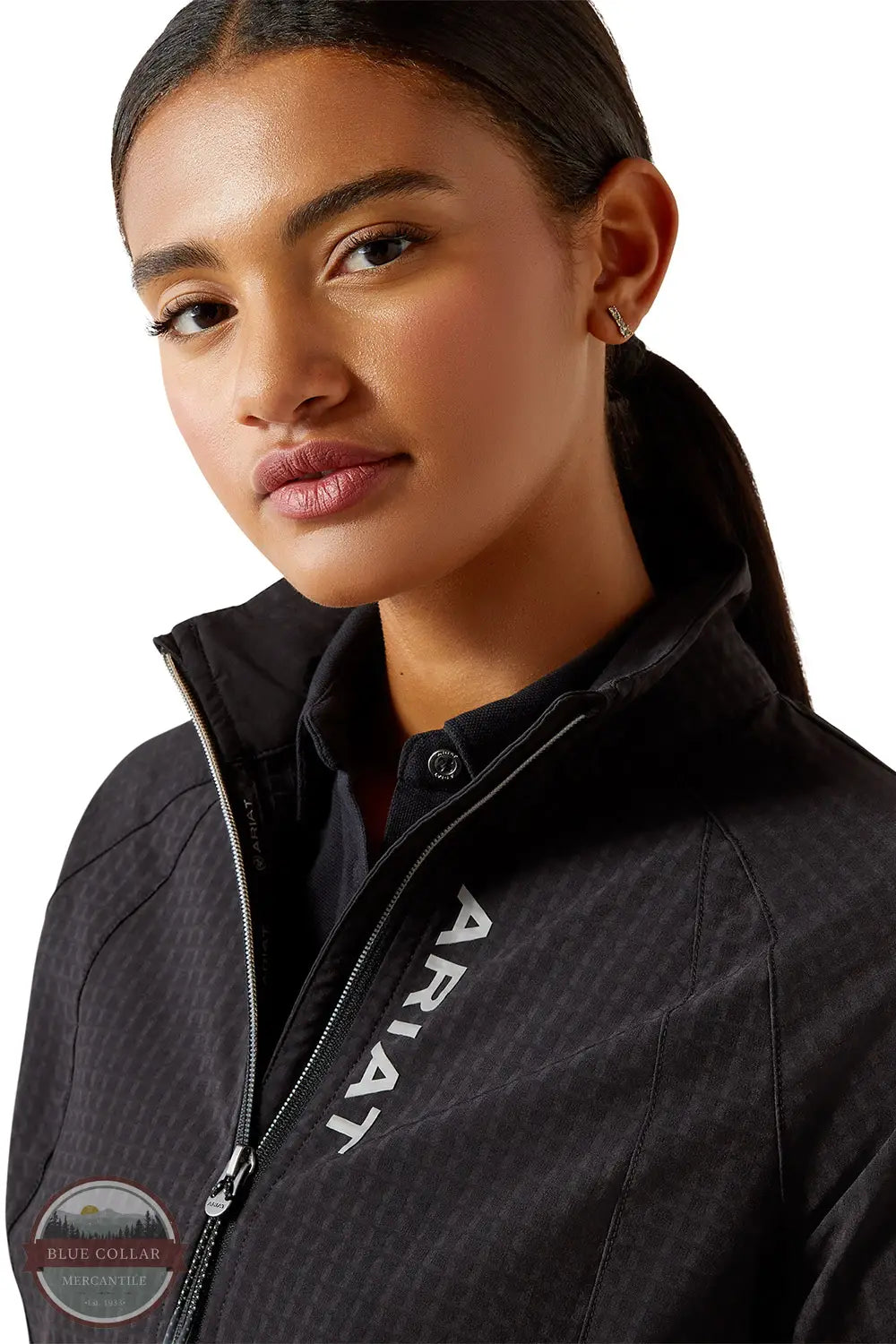 Ariat 10054989 Versa Full Zip Jacket in Black, collar
