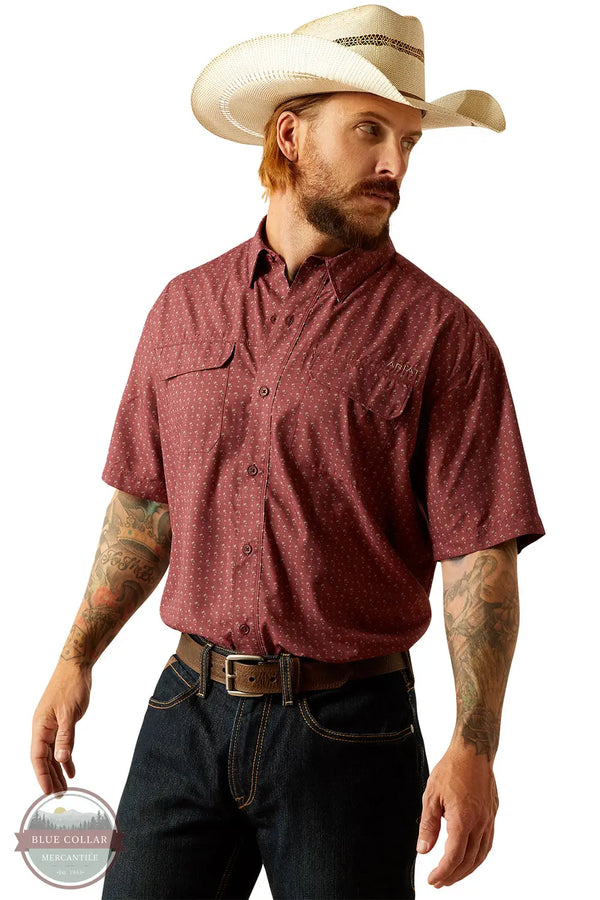Ariat 10055123 Short Sleeve VentTEK Outbound Palm Shirt in Maroon, front