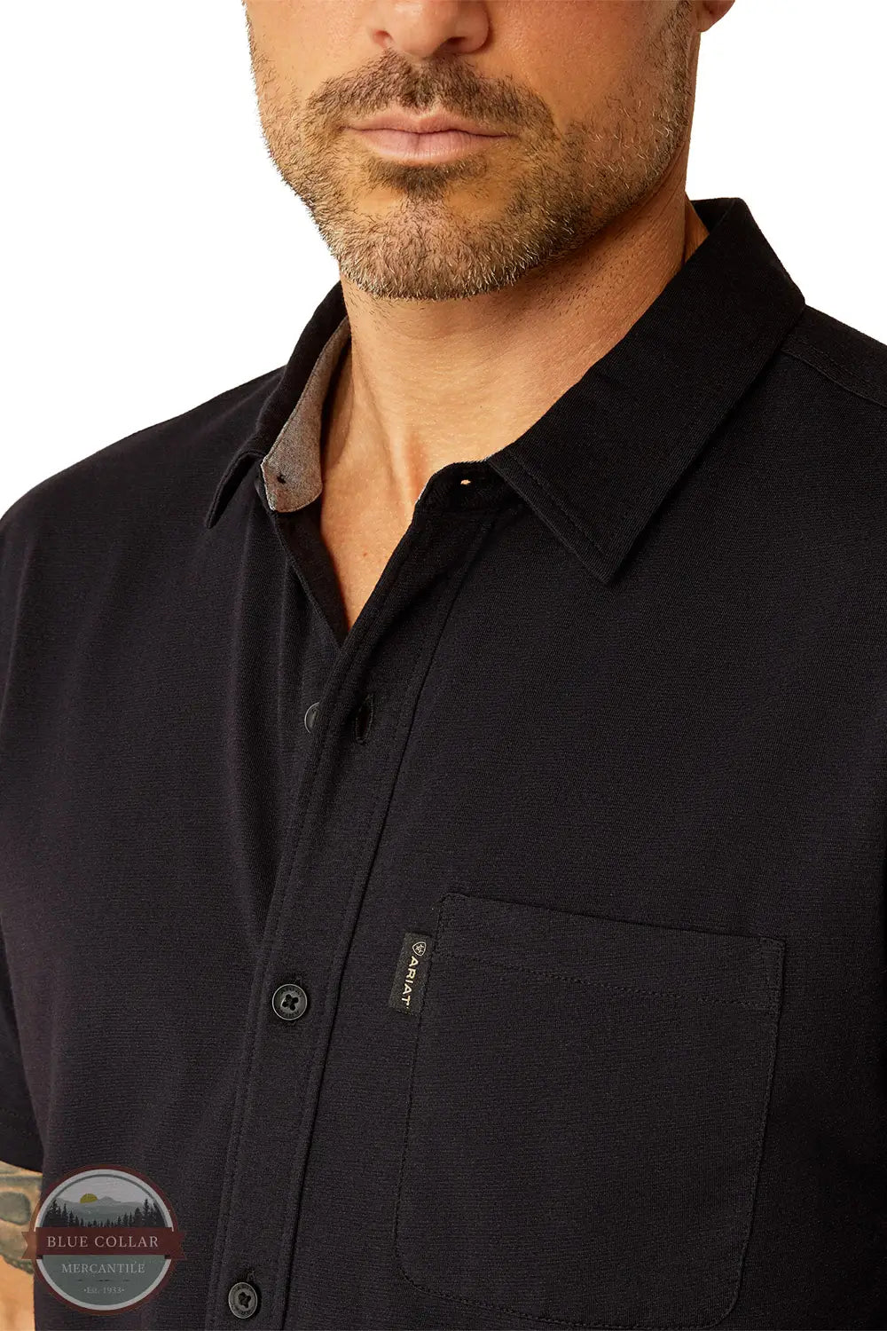 Ariat 10058539 Retro Button Down Short Sleeve Shirt in Black, buttons