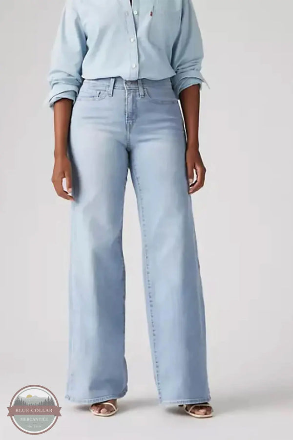 Levi's 001PZ-0004 318 Shaping Wide Leg Jean in Light Wash model front view