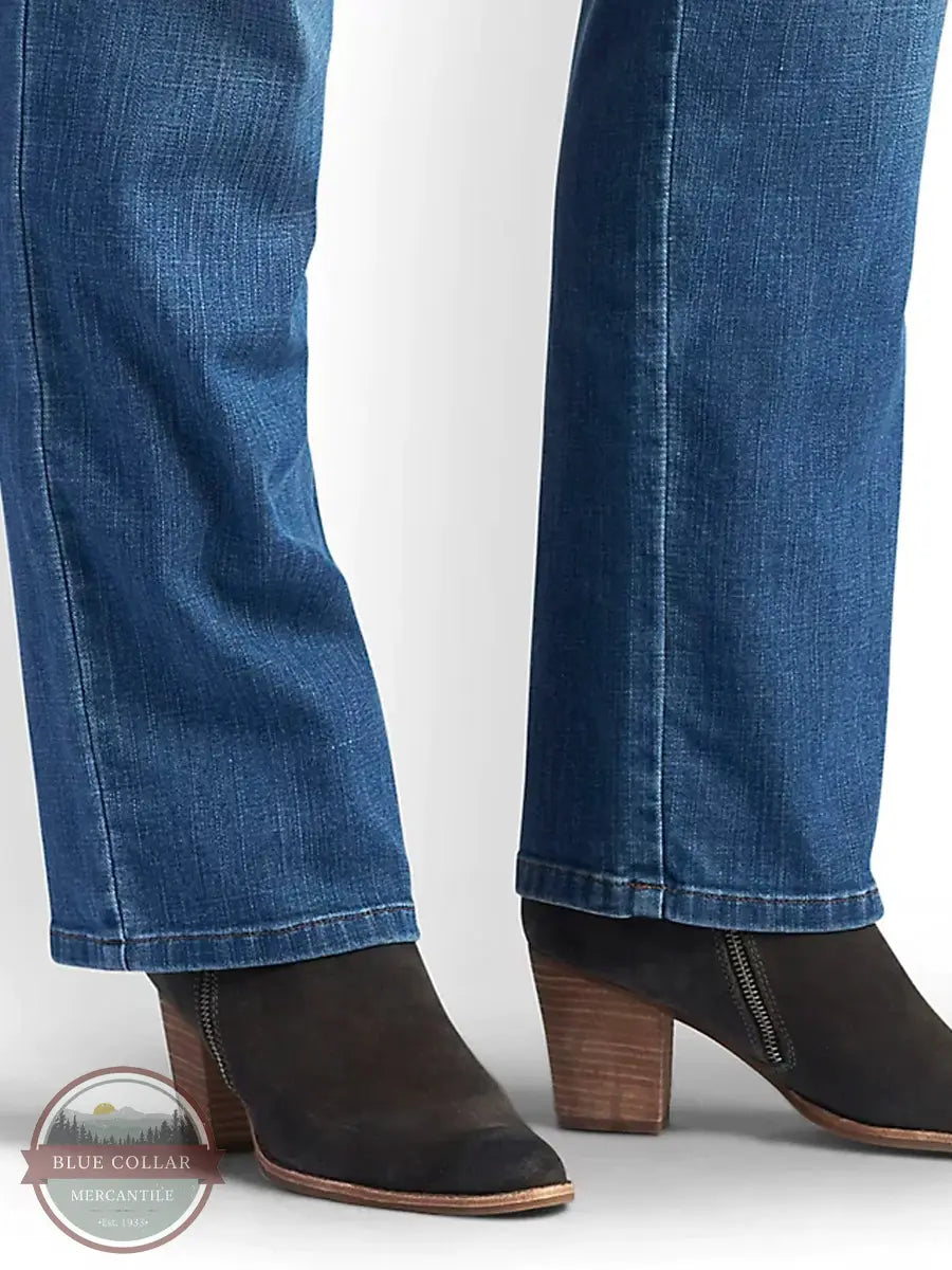 Lee 3080533 Women's Stretch Relaxed Fit Straight Leg Jean in Meridian Plus Size cuffs
