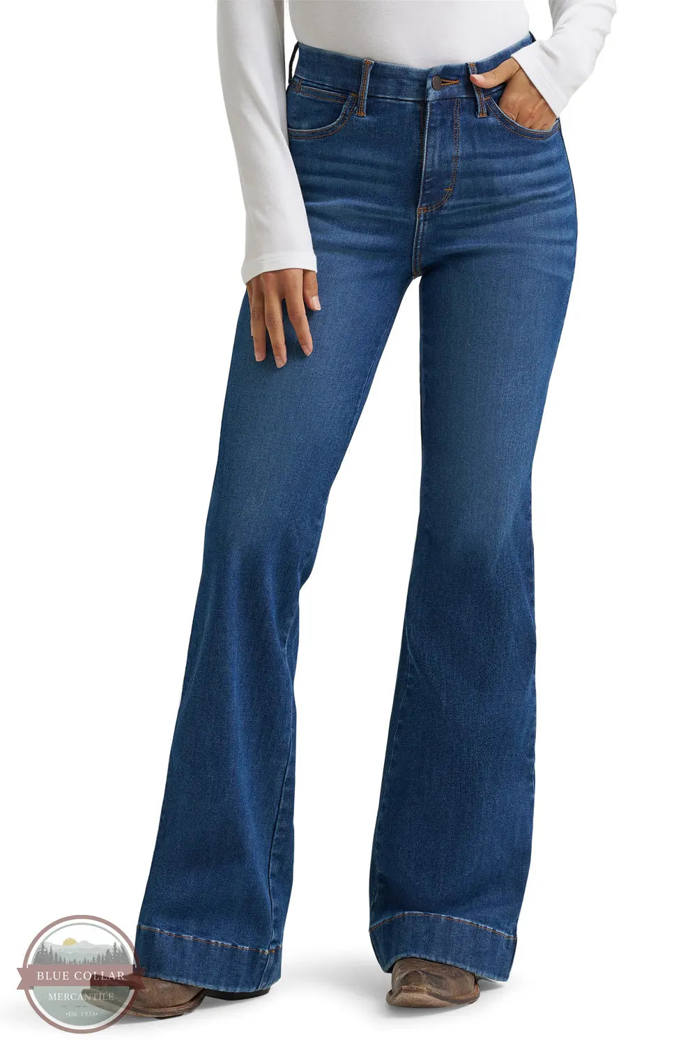 Wrangler 112382765 Women's Bespoke High Rise Trouser Jean in Reina front view