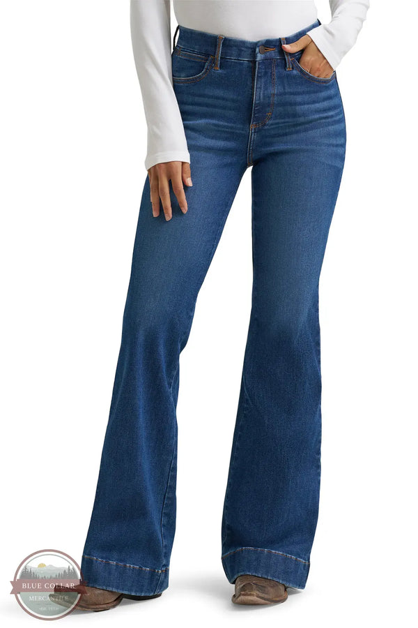 Wrangler 112382765 Women's Bespoke High Rise Trouser Jean in Reina front view