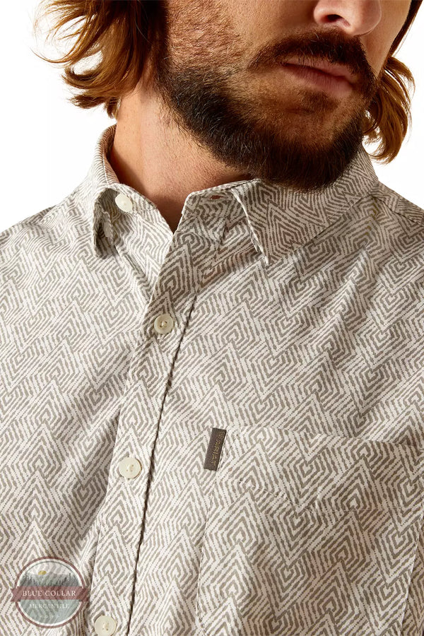 Ariat 10048625 Morgan Stretch Modern Fit Short Sleeve Shirt in a White & Tan Print Detail View
