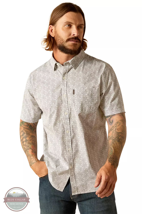 Ariat 10048625 Morgan Stretch Modern Fit Short Sleeve Shirt in a White & Tan Print Front View