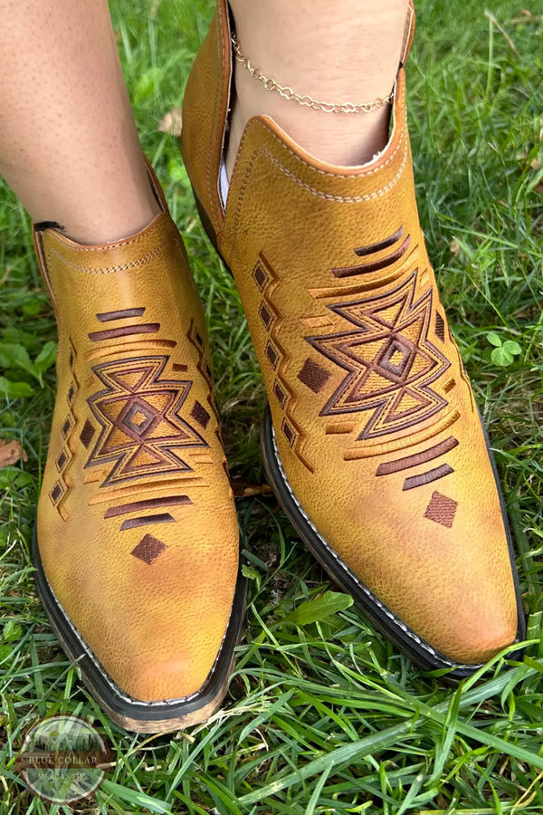 Roper 09-021-1567-3268 TA Ava Aztec Snip Toe Shorty Western Boot in Tan Pair Top View