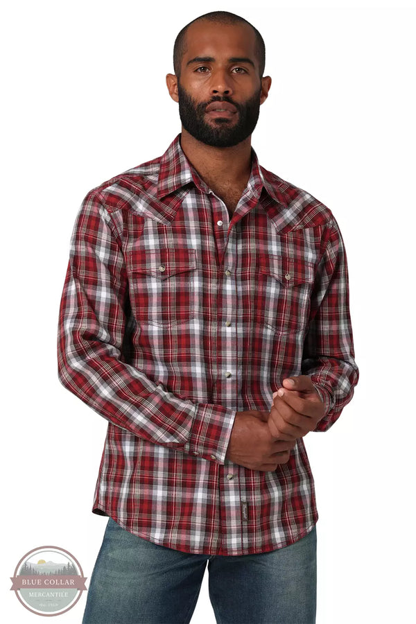 Wrangler 112330790 Retro Premium Long Sleeve Western Snap Shirt in Red Plaid Front View