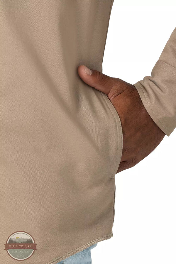 Wrangler 112330931 Flannel Lined Workshirt in Dune Pocket Detail