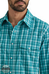 Wrangler 112337449 Wrinkle Resist Long Sleeve Snap Shirt in Cyan Plaid Detail View