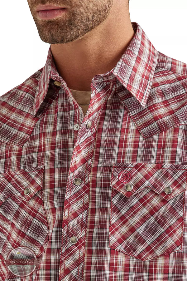 Wrangler 112337456 Retro Long Sleeve Sawtooth Pocket Snap Shirt in Burgundy Plaid Detail View