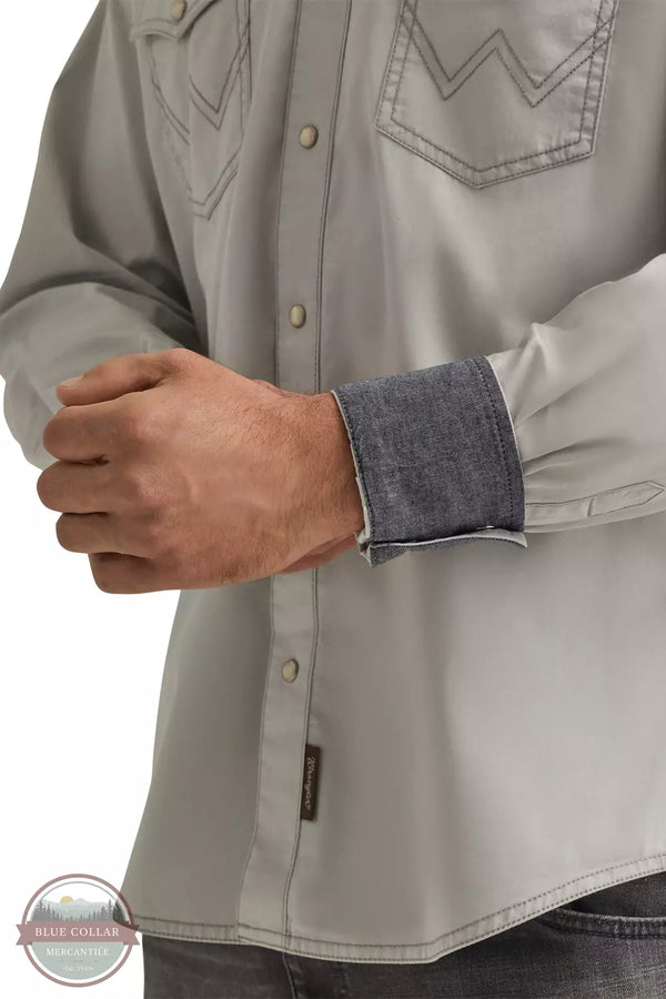 Wrangler 112344544 Retro Premium Long Sleeve Snap Shirt in Silver Grey Sleeve Detail View
