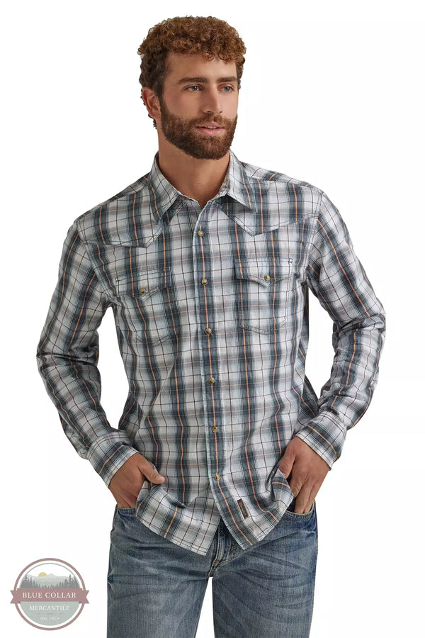Wrangler 112344562 Retro Premium Long Sleeve Snap Shirt in Stormy Grey Plaid Front View