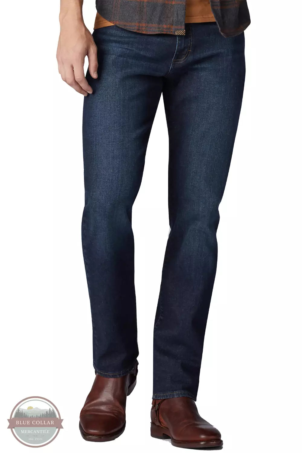 Lee 2105051 Men's Extreme Motion Straight Fit Tapered Leg Jeans Front View