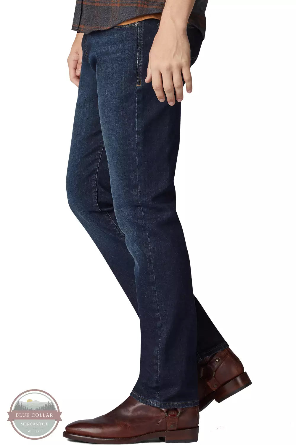 Lee 2105051 Men's Extreme Motion Straight Fit Tapered Leg Jeans Side View