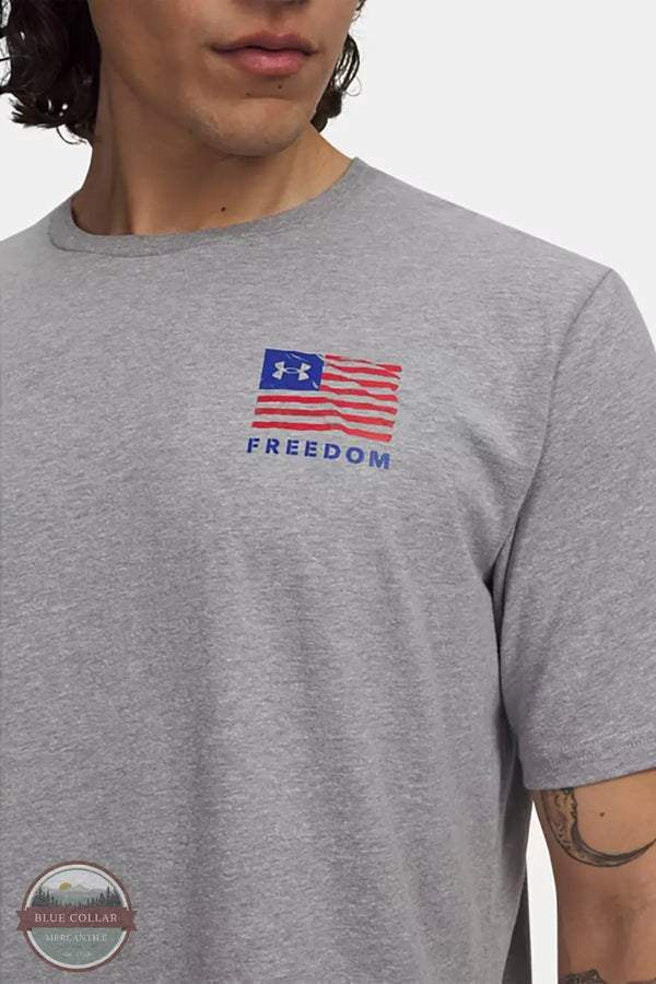 Under Armour 6009149-035 Freedom Flag Short USA T-Shirt grey pocket print image