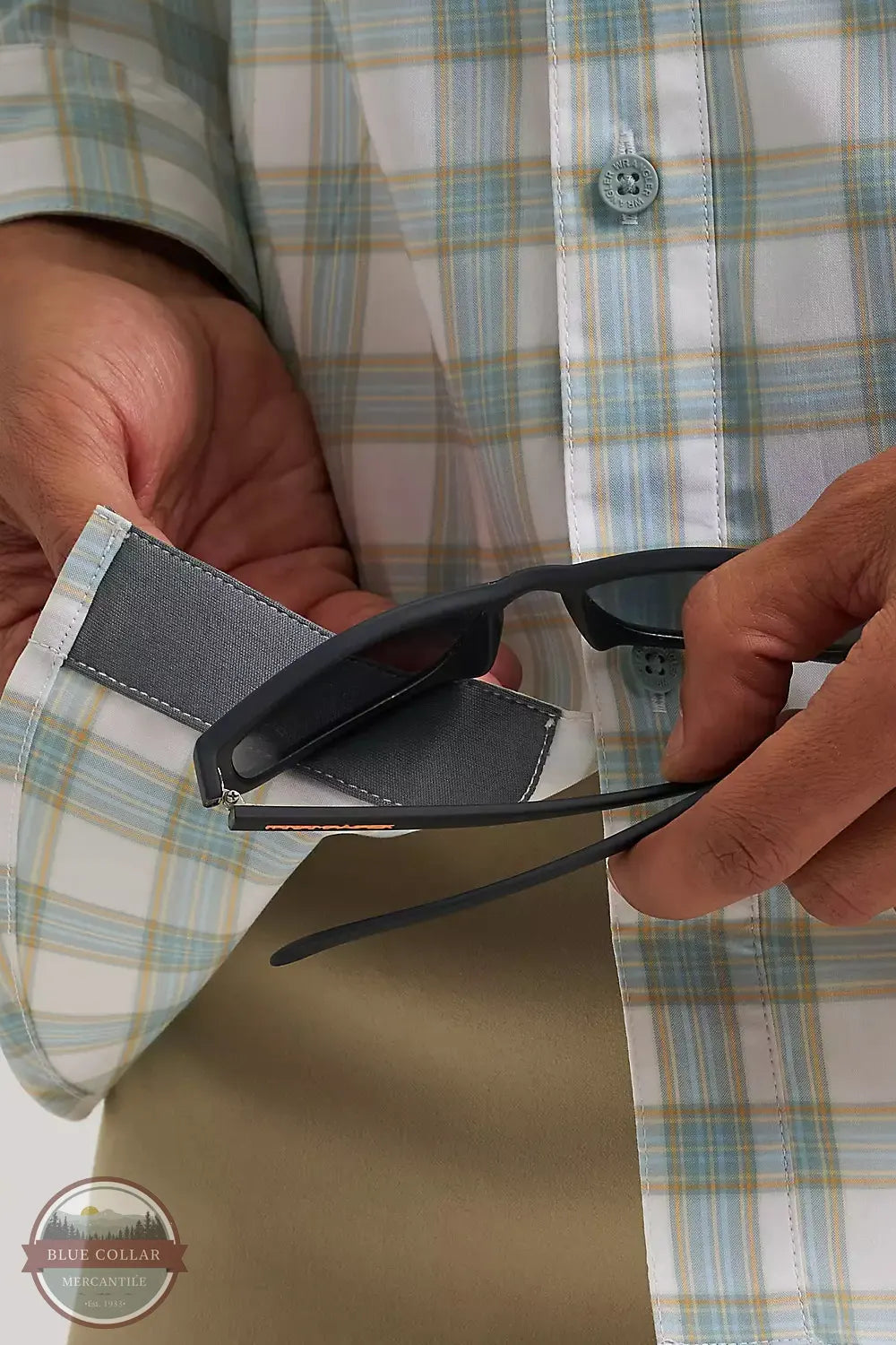 Wrangler 112375101 All Terrain Gear Hike to Fish Shirt cleaning glasses on shirt corner
