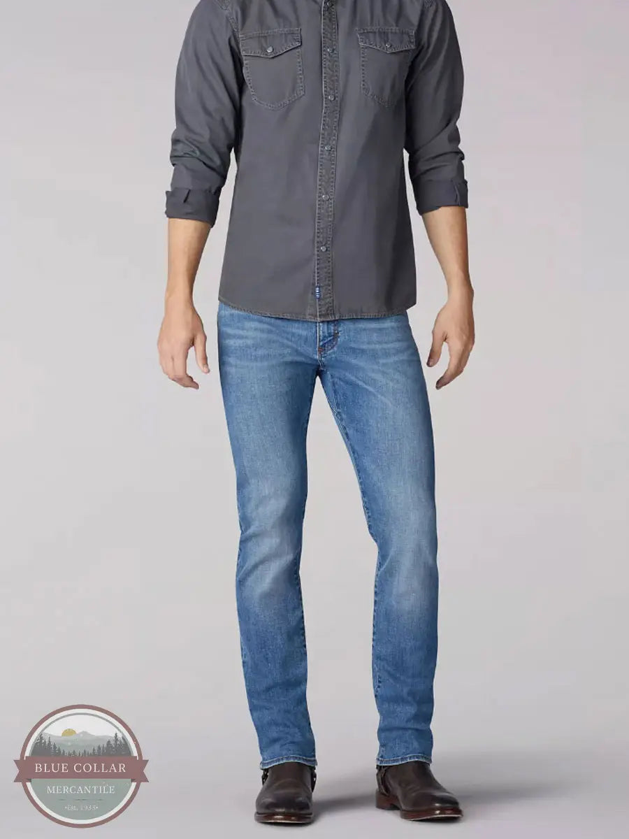 Lee 2015454 Extreme Motion Slim Straight Leg Jeans in Bradford front view