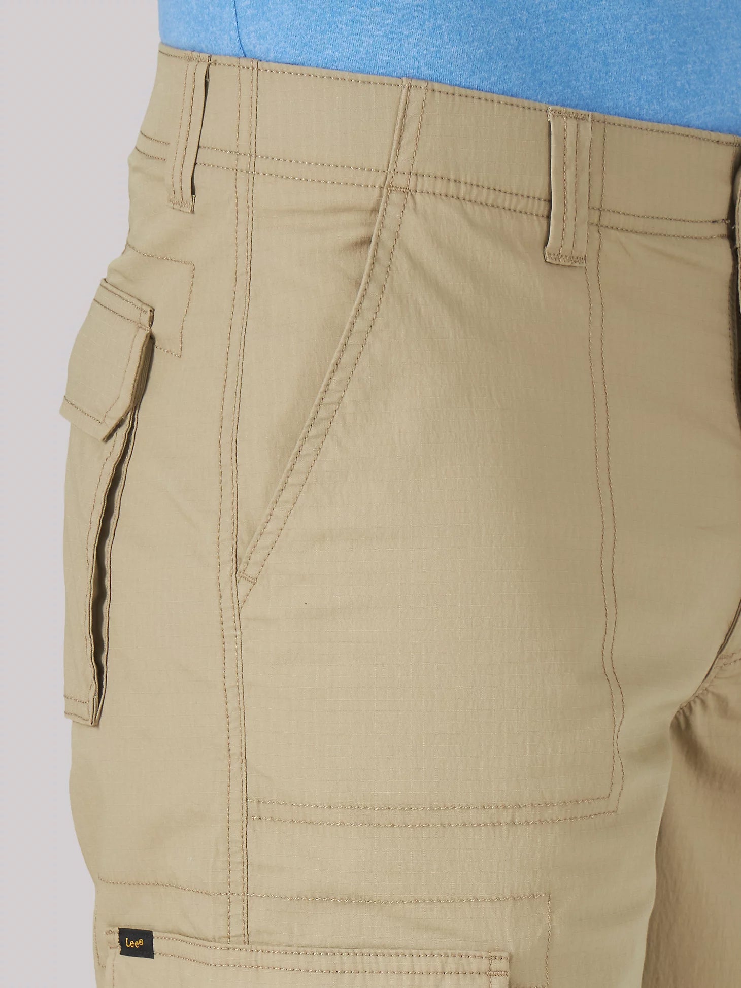 Lee 2314314 Extreme Motion Cameron Relaxed Cargo Shorts in Oscar Khaki Front Pocket Detail
