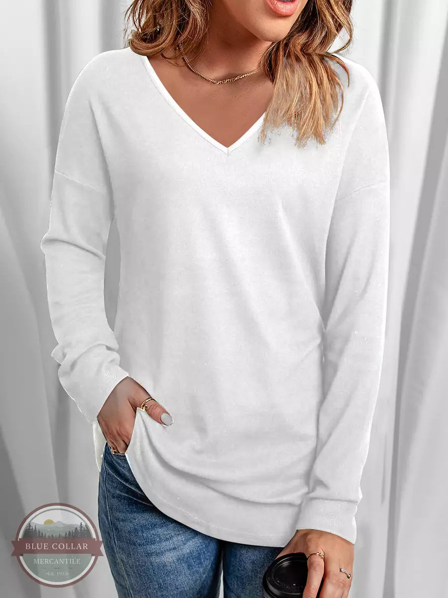 Shiying Fashion LC25111364 Solid Knit V-Neck Long Sleeve Top in White Front View