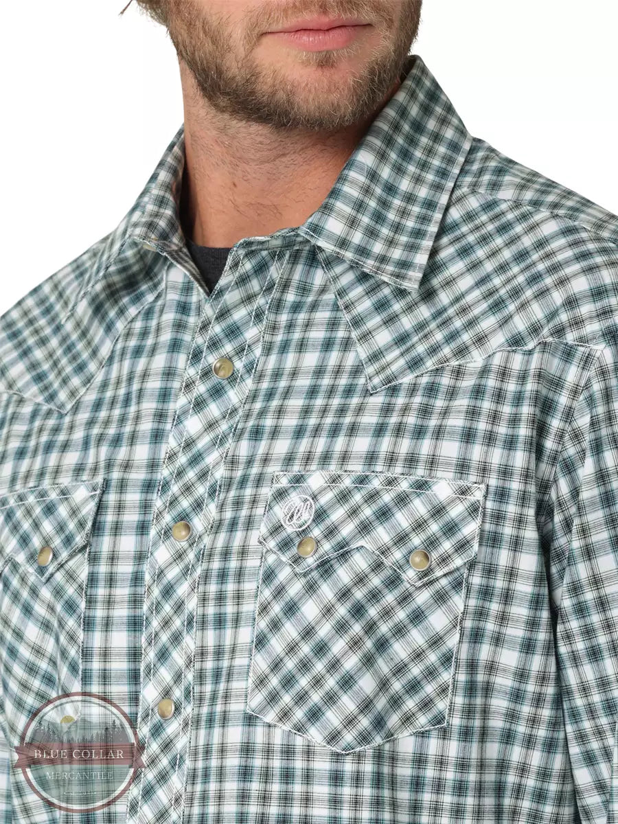 Wrangler 112324675 Green Plaid Long Sleeve Retro Western Snap Shirt Front Detail