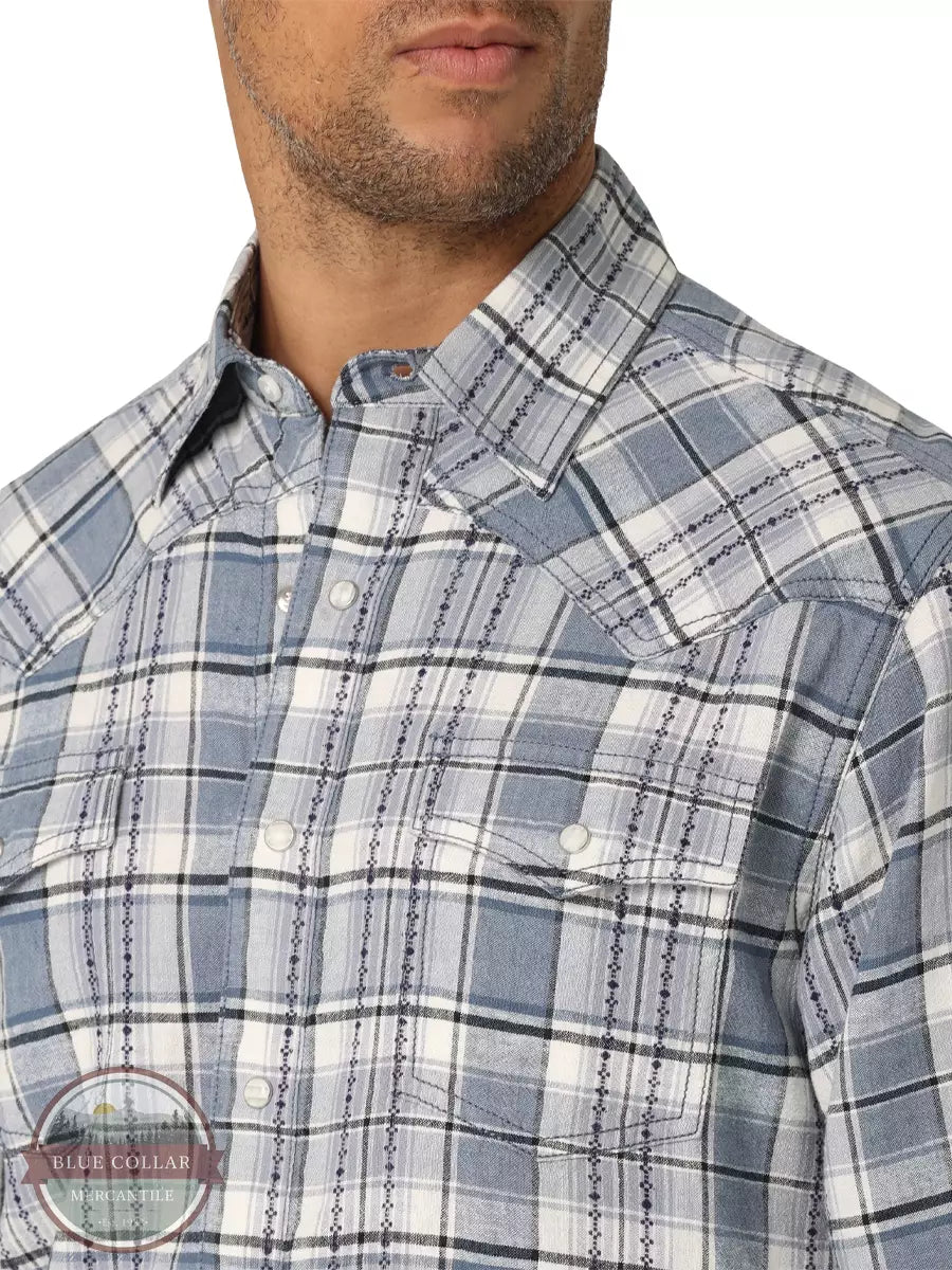 Wrangler 112324847 Retro Premium Long Sleeve Western Snap Shirt in White and Navy Plaid Front Detail
